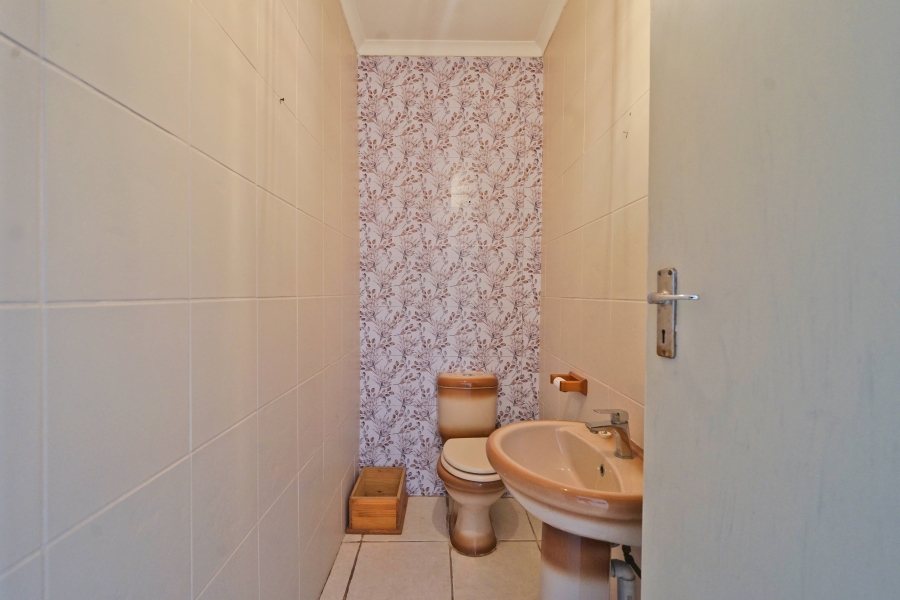4 Bedroom Property for Sale in Cove Rock Eastern Cape
